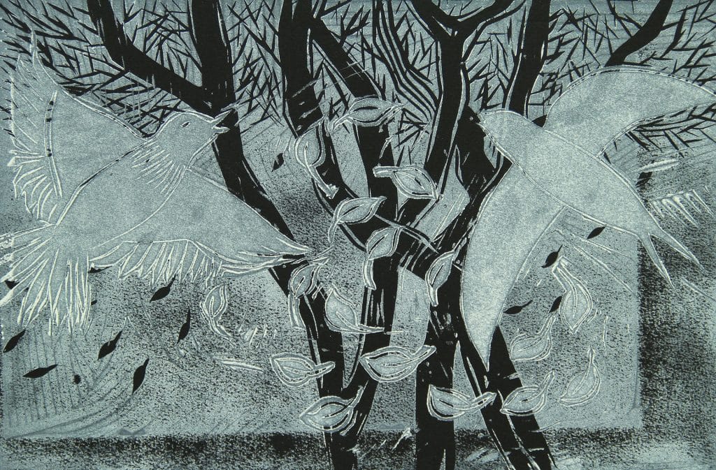 Grafiskt konstverk som heter ”Höstbrådska”. Två flyttfåglar som börjar flyttfärden när bladen faller ner från träd.